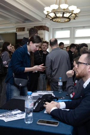 День карьеры физфака МГУ 2025: стенд VPG LaserONE День карьеры физфака МГУ 2025: стенд VPG LaserONE