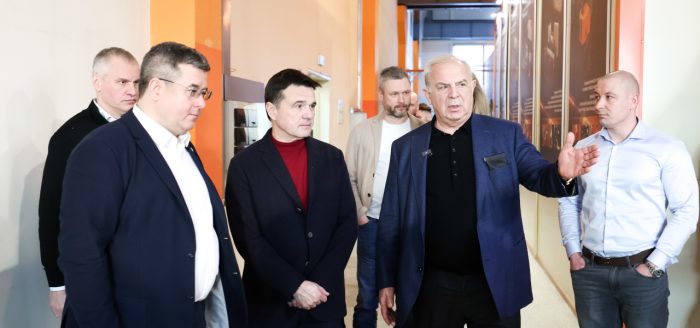 Николай Евтихиев и Сергей Размахаев встретили губернатора Андрея Воробьева на заводе VPG LaserONE во Фрязино, МО