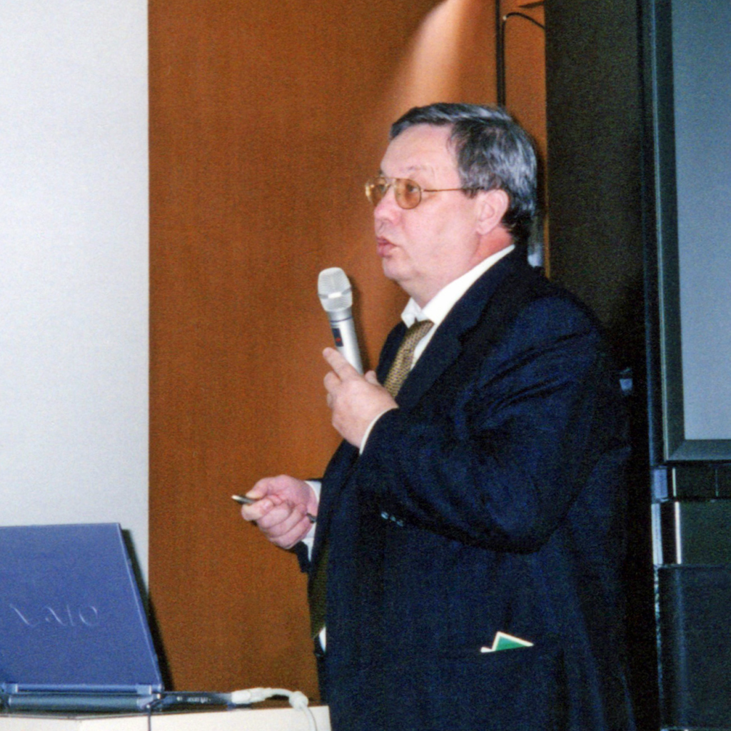 В.П. Гапонцев читает лекцию в университете, конец 2000-х