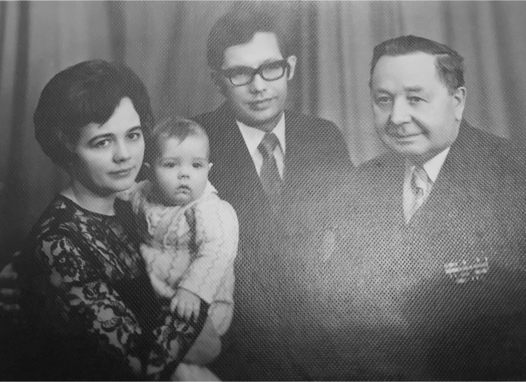 Валентин Гапонцев с семьей 1970-е