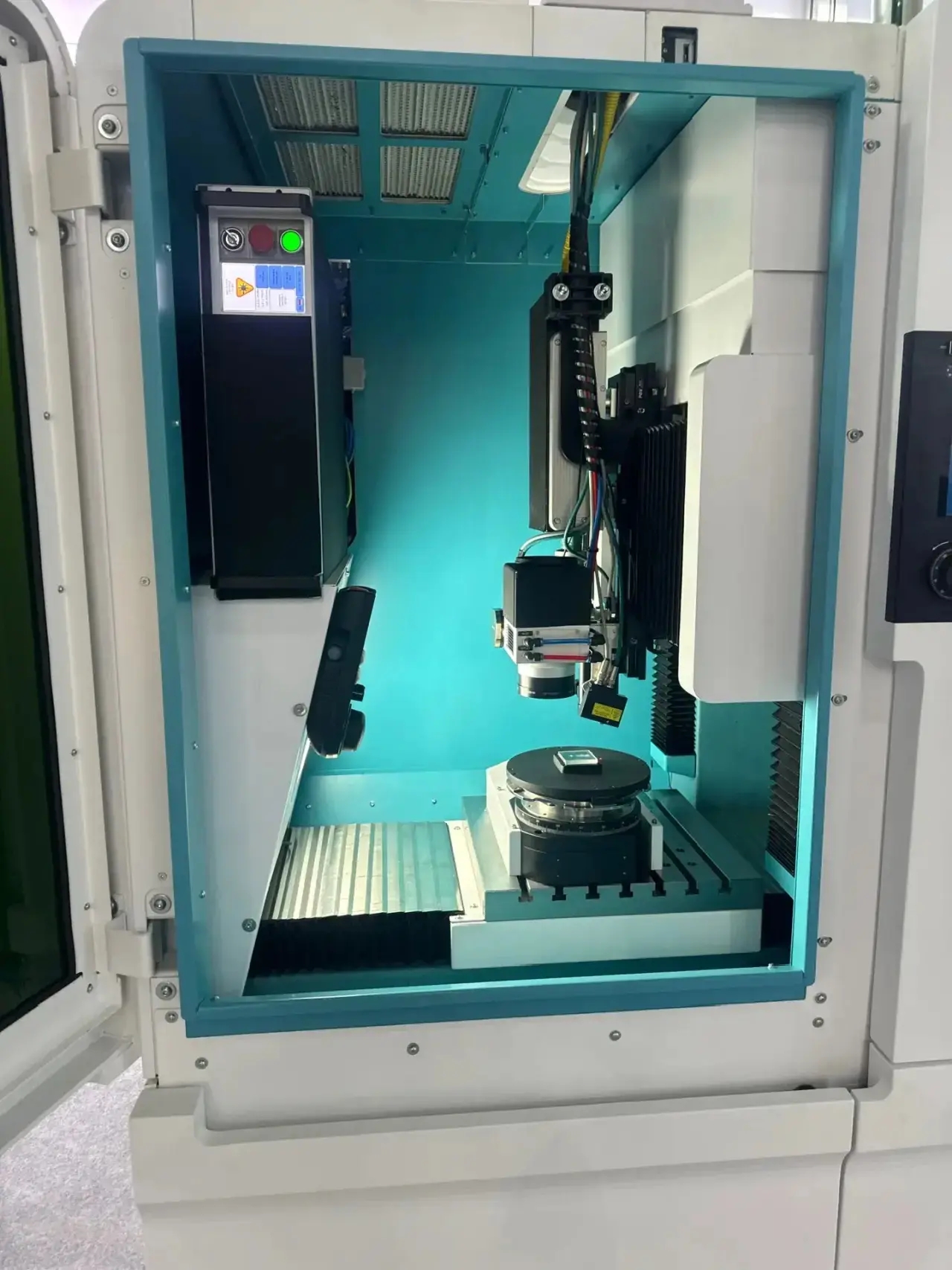 Установка лазерной микрообработки FL-Micro на выставке ExpoElectronica-2026