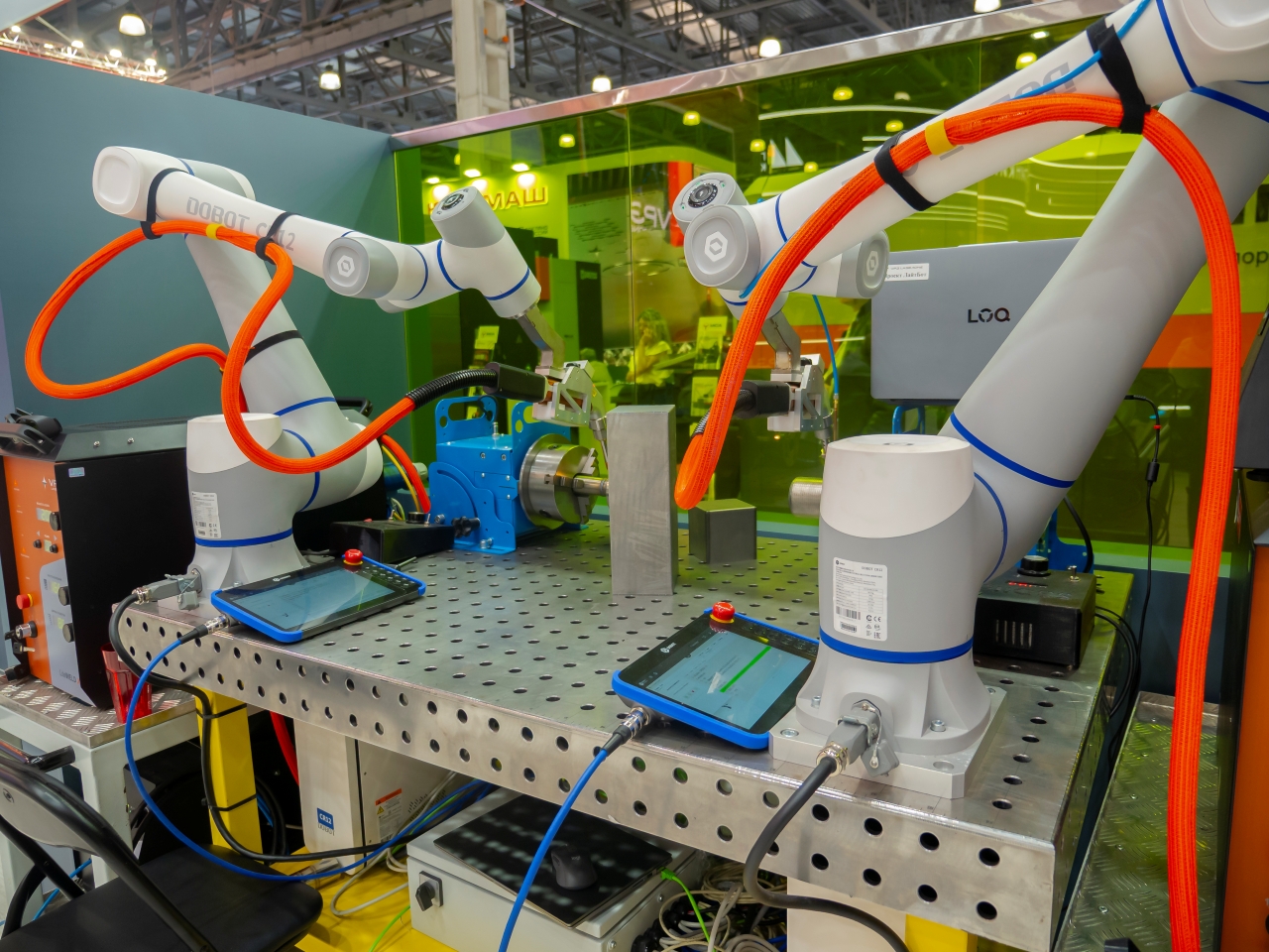 Комплекс LightBOT может оснащаться обновленными ручными аппаратами лазерной сварки и очистки LiteWELD и LightCLEAN Комплекс LightBOT может оснащаться обновленными ручными аппаратами лазерной сварки и очистки LiteWELD и LightCLEAN